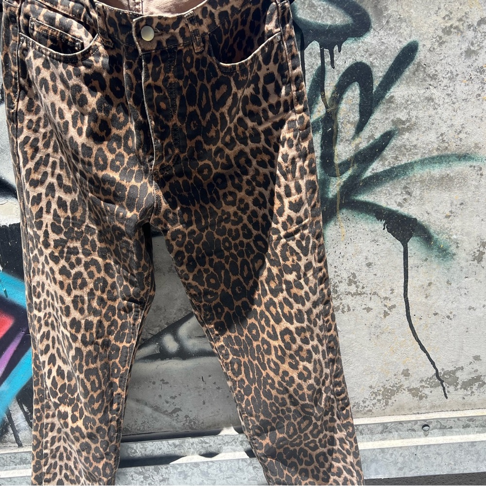ZARA Leopard Print Straight Leg Crops size 8 - Picture 2 of 6